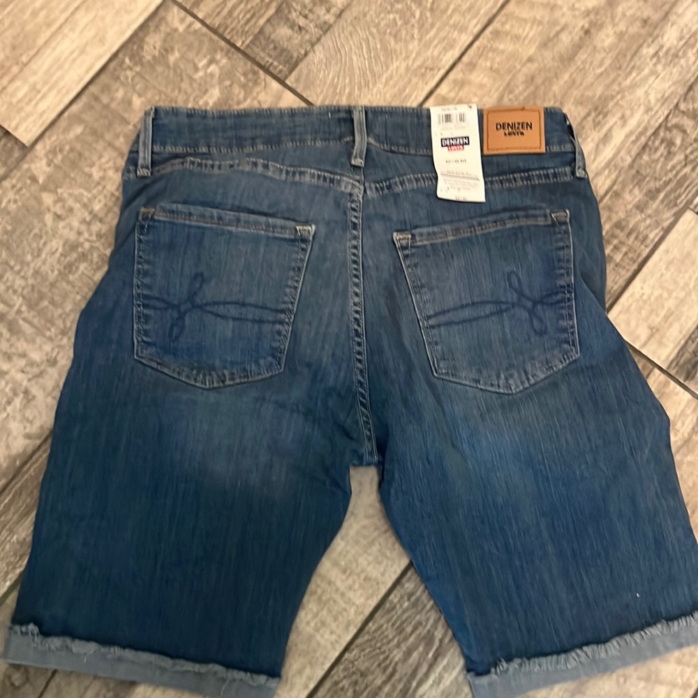 Levi’s brand new w tag mid rise Burundi’s shorts size 10 W30